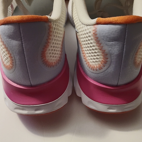 NWOT Nike shoes - Picture 2 of 6
